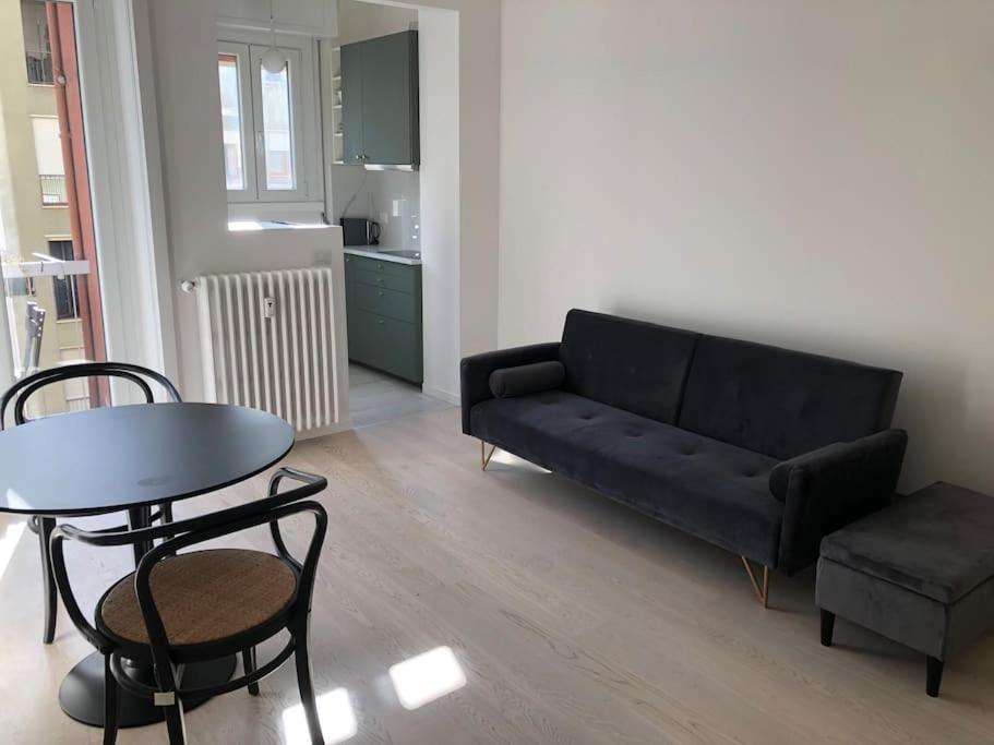 Milan New Apartment In Lively Central Area Exteriör bild