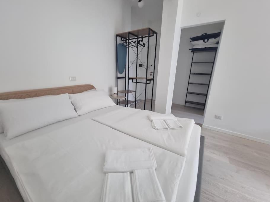 Milan New Apartment In Lively Central Area Exteriör bild